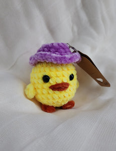 LLAVERO POLLITO CON SOMBRERO "DE CROCHET"