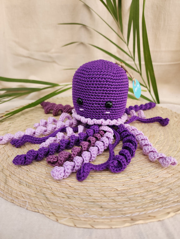 PULPO HECHO A MANO DE CROCHET