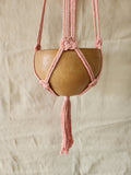 COLGADOR PARA MACETAS FLECHA ROSA